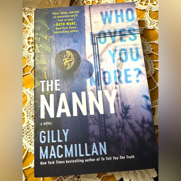 Other - 3/$15💕’The Nanny’, paperback